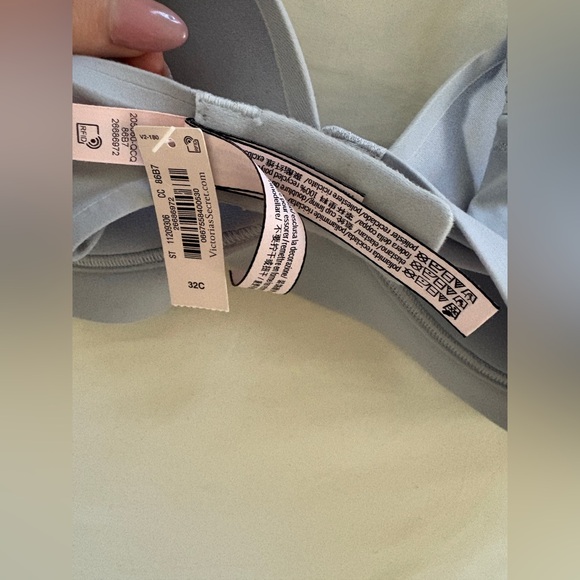 Victoria Secret Push Up Bra - Picture 2 of 3